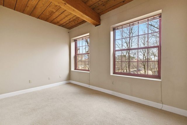335 Cypress St Apt 3J, Manchester, NH 03103