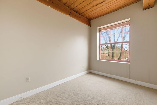 335 Cypress St Apt 3J, Manchester, NH 03103