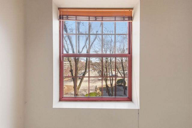 335 Cypress St Apt 3J, Manchester, NH 03103