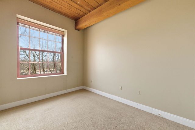 335 Cypress St Apt 3J, Manchester, NH 03103