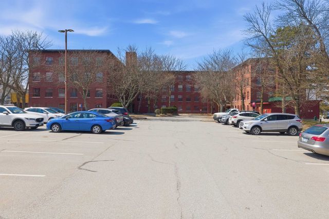 335 Cypress St Apt 3J, Manchester, NH 03103