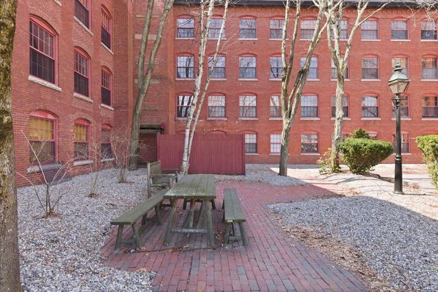 335 Cypress St Apt 3J, Manchester, NH 03103