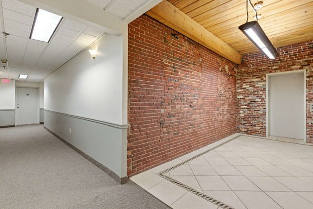 335 Cypress St Apt 3J, Manchester, NH 03103