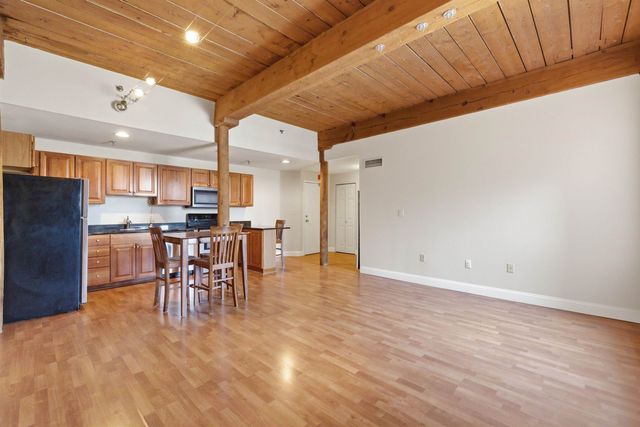 335 Cypress St Apt 3J, Manchester, NH 03103