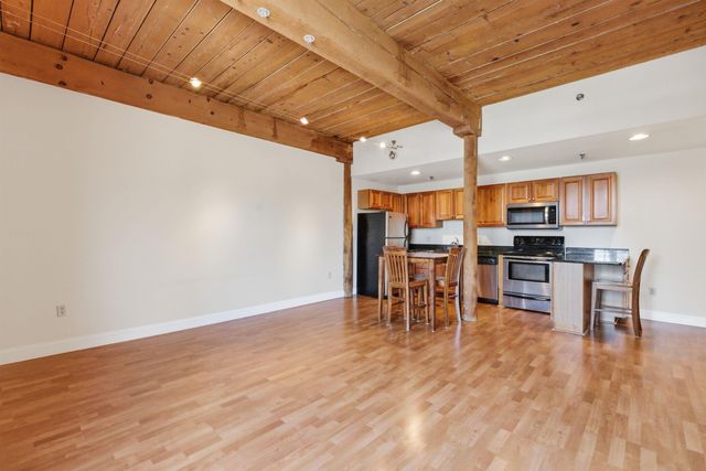 335 Cypress St Apt 3J, Manchester, NH 03103