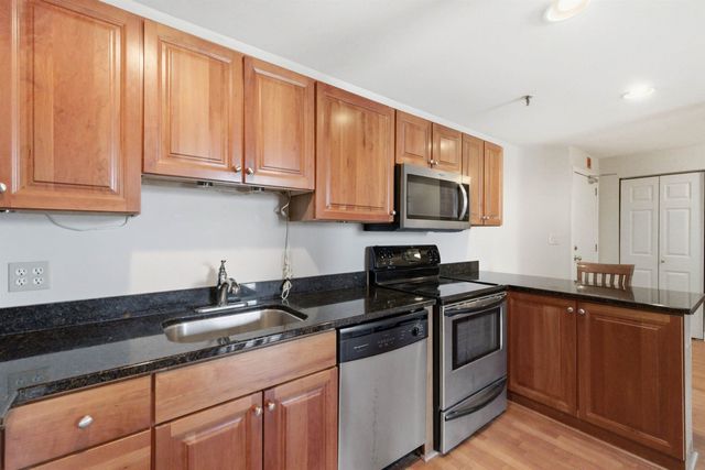 335 Cypress St Apt 3J, Manchester, NH 03103