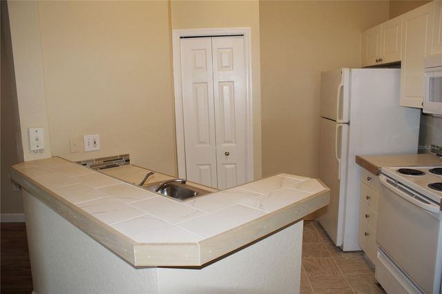 5152 NORTHRIDGE ROAD 307, Sarasota, FL 34238