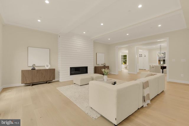 7008 AMY LN, Bethesda, MD 20817