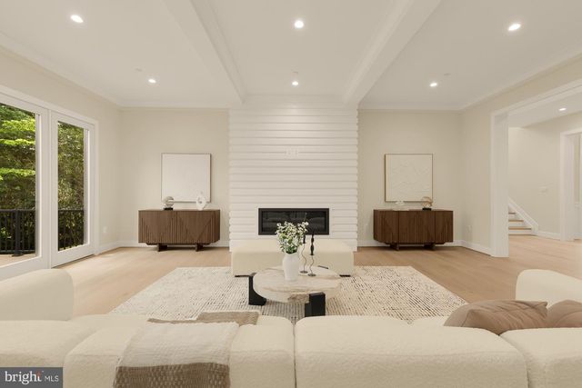 7008 AMY LN, Bethesda, MD 20817