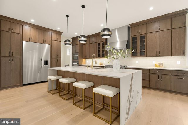 7008 AMY LN, Bethesda, MD 20817