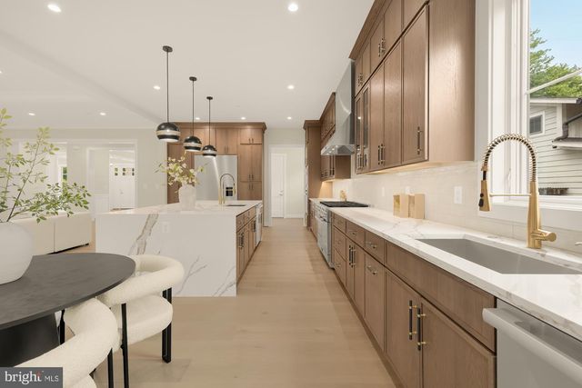 7008 AMY LN, Bethesda, MD 20817