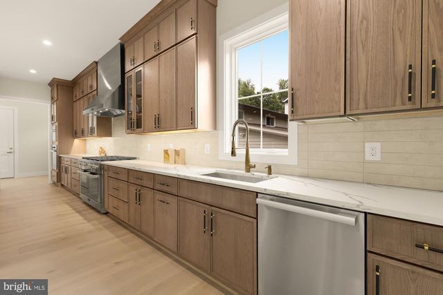 7008 AMY LN, Bethesda, MD 20817