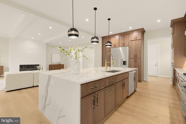 7008 AMY LN, Bethesda, MD 20817