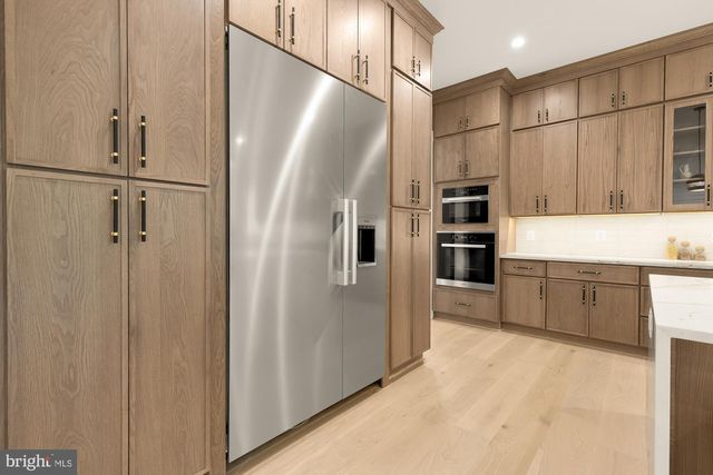 7008 AMY LN, Bethesda, MD 20817