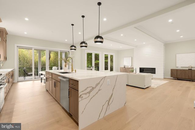 7008 AMY LN, Bethesda, MD 20817