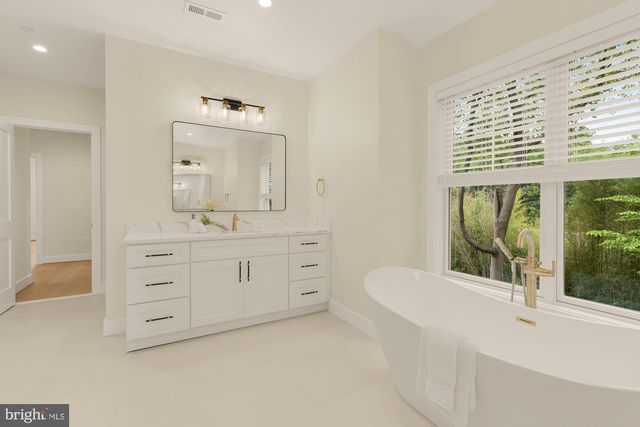 7008 AMY LN, Bethesda, MD 20817