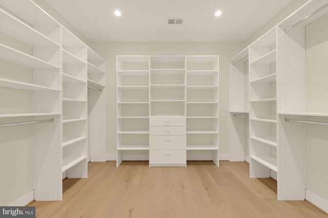 7008 AMY LN, Bethesda, MD 20817
