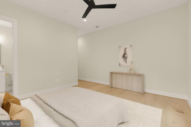 7008 AMY LN, Bethesda, MD 20817