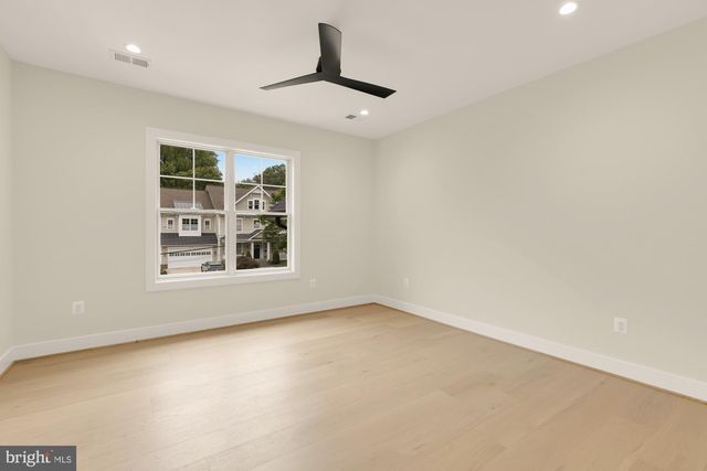 7008 AMY LN, Bethesda, MD 20817