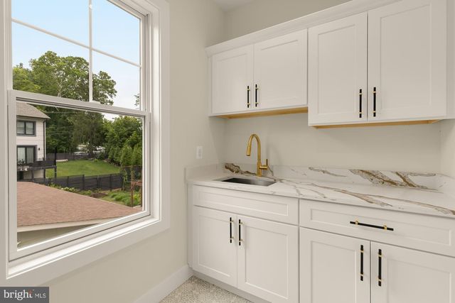 7008 AMY LN, Bethesda, MD 20817