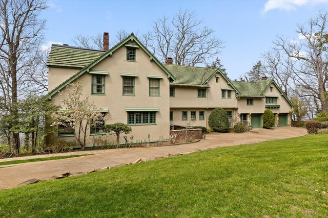 588 W Brow Road, Lookout Mountain, TN 37350