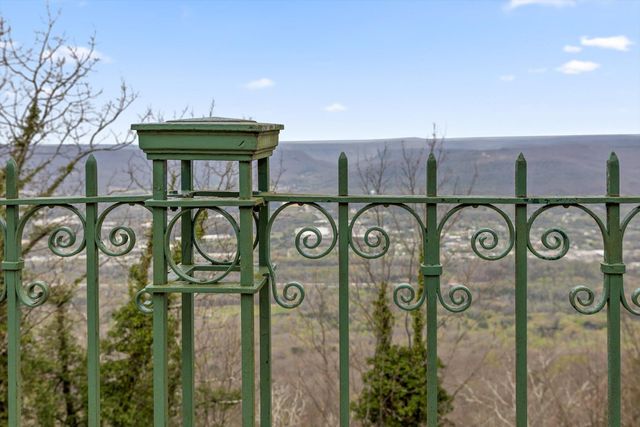588 W Brow Road, Lookout Mountain, TN 37350
