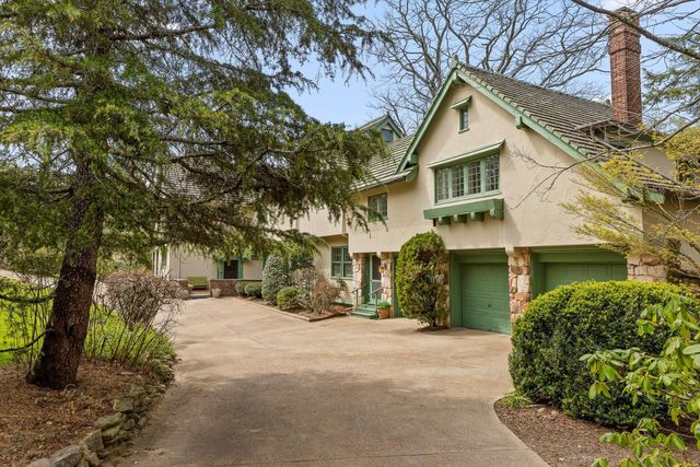 588 W Brow Road, Lookout Mountain, TN 37350