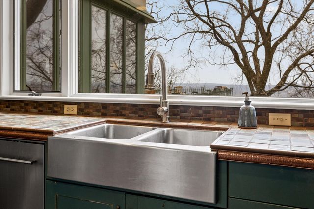 588 W Brow Road, Lookout Mountain, TN 37350