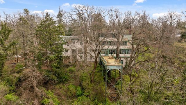 588 W Brow Road, Lookout Mountain, TN 37350