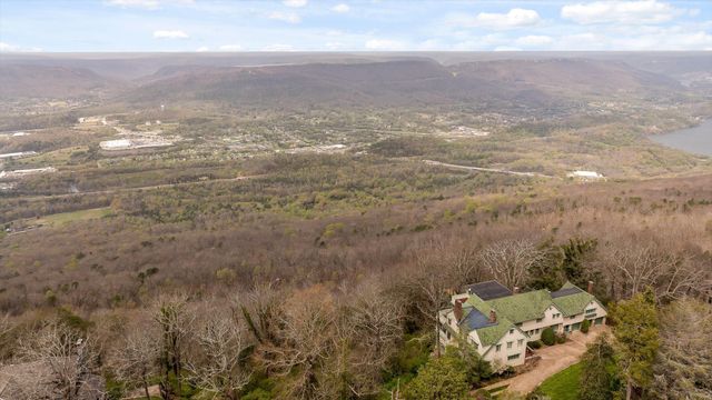 588 W Brow Road, Lookout Mountain, TN 37350
