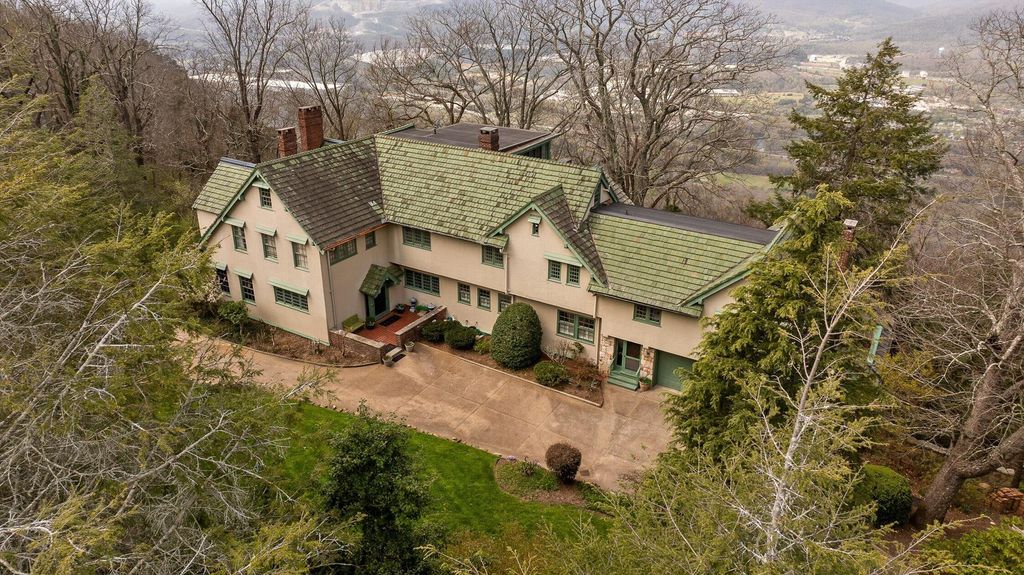 588 W Brow Road, Lookout Mountain, TN 37350