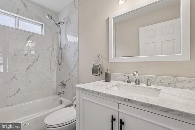 18 FLINTSHIRE TER, Manchester Township, NJ 08759