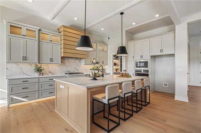 605 Hampstead Drive, Raymore, MO 64083