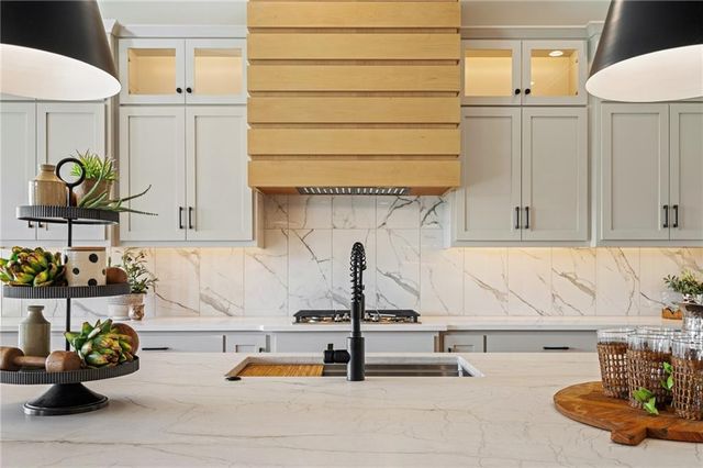 605 Hampstead Drive, Raymore, MO 64083