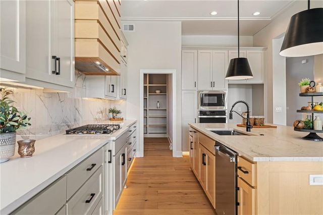 605 Hampstead Drive, Raymore, MO 64083