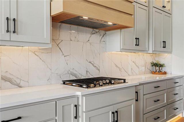 605 Hampstead Drive, Raymore, MO 64083