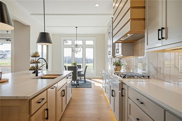 605 Hampstead Drive, Raymore, MO 64083