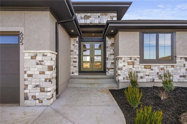 605 Hampstead Drive, Raymore, MO 64083