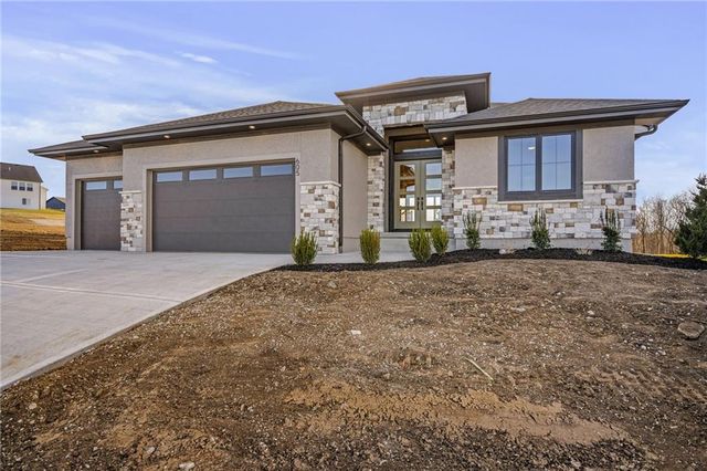 605 Hampstead Drive, Raymore, MO 64083