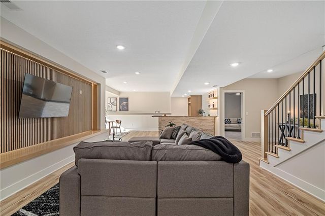 605 Hampstead Drive, Raymore, MO 64083