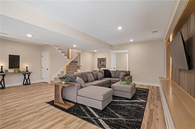 605 Hampstead Drive, Raymore, MO 64083