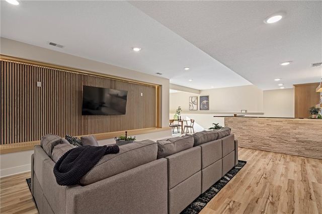 605 Hampstead Drive, Raymore, MO 64083