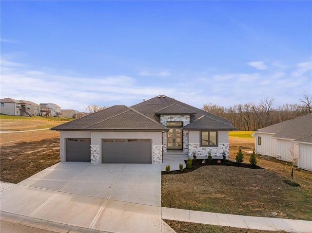605 Hampstead Drive, Raymore, MO 64083