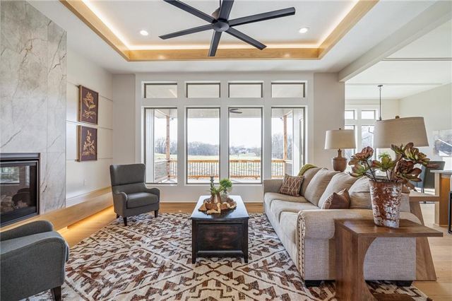 605 Hampstead Drive, Raymore, MO 64083