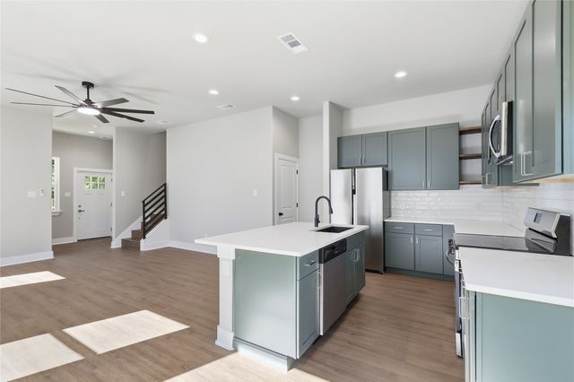 614 N Robinson Street, Cleburne, TX 76031