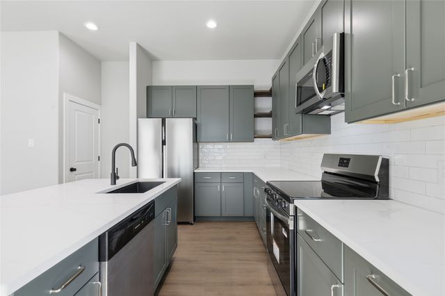 614 N Robinson Street, Cleburne, TX 76031