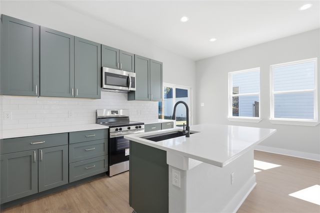 614 N Robinson Street, Cleburne, TX 76031