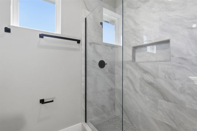 614 N Robinson Street, Cleburne, TX 76031