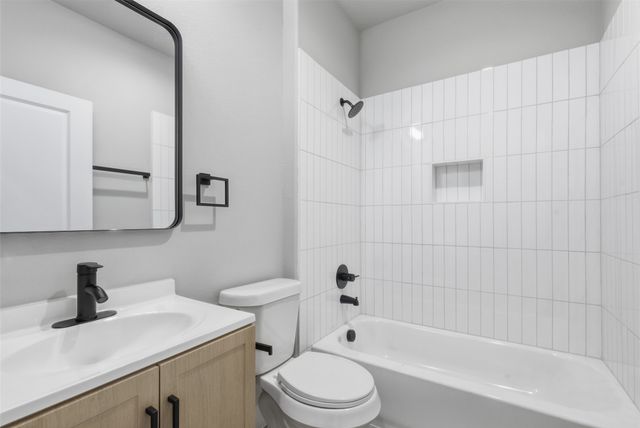 614 N Robinson Street, Cleburne, TX 76031