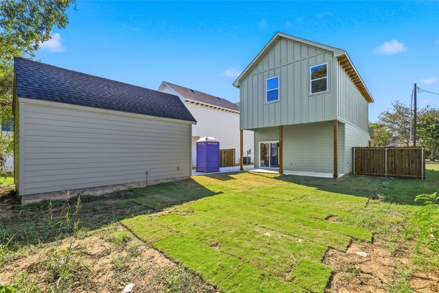 614 N Robinson Street, Cleburne, TX 76031